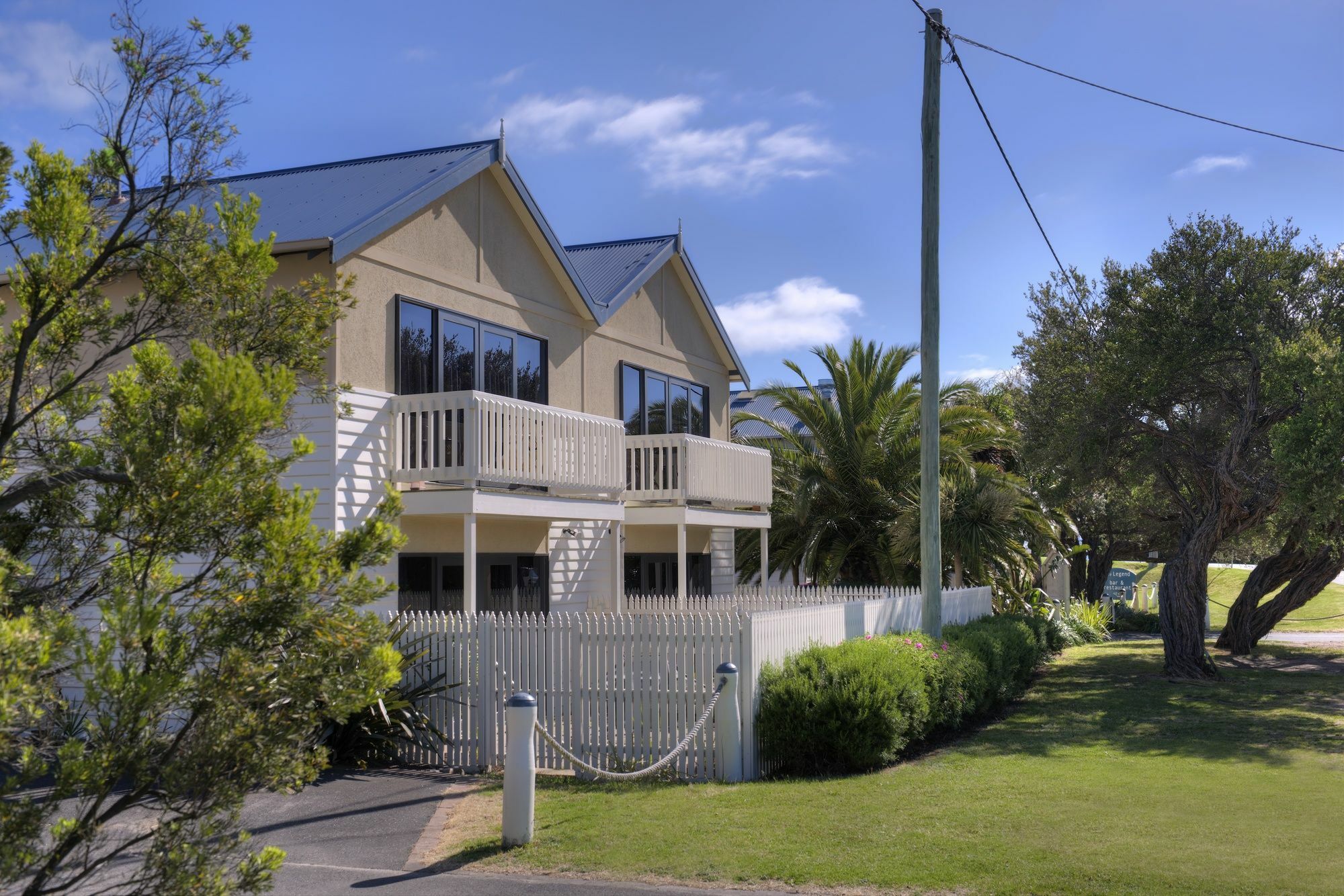 Boathouse Resort Studios And Suites Blairgowrie Exterior photo